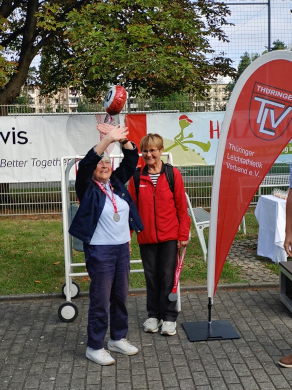 Irmgard Neumärker mit Gudrun Brucha